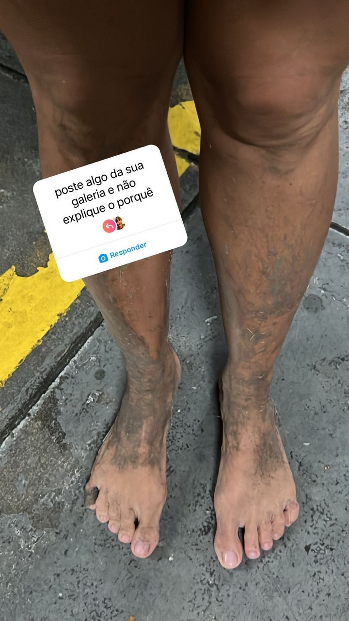 Deborah Secco Feet